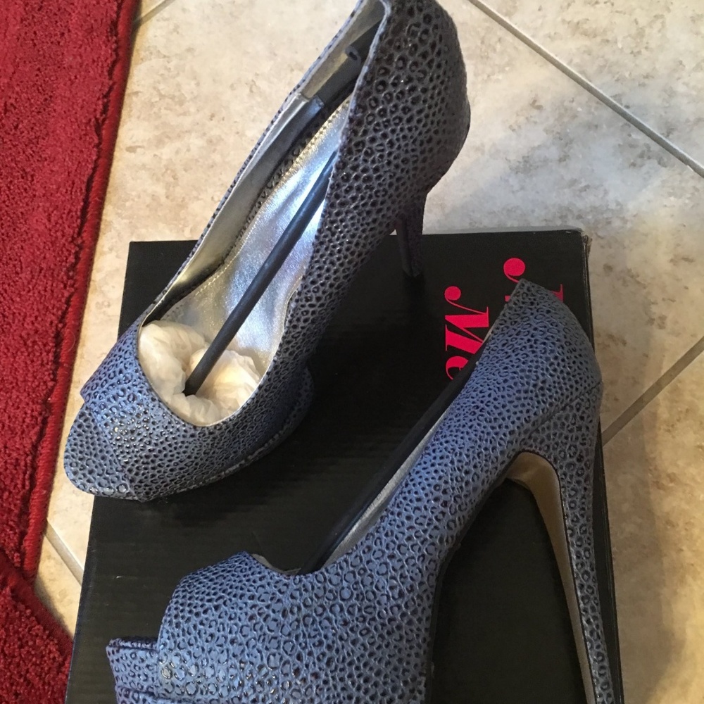 NEVER WORN NEW W/O TAGS "Jocelyn-19" New Purple Heels size 8 - Picture 3 of 5